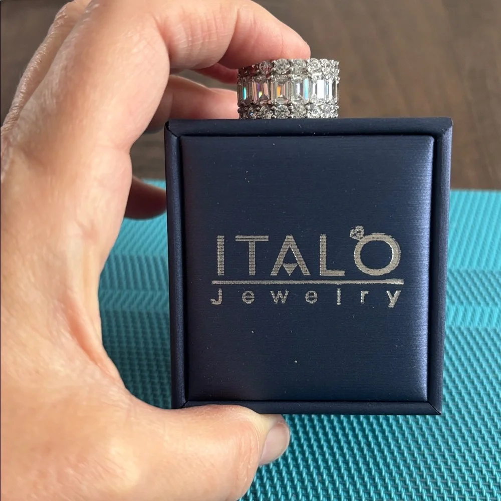 Italo jewelry eternity ring. Sterling silver, white sapphire. Size 6. - Picture 4 of 5